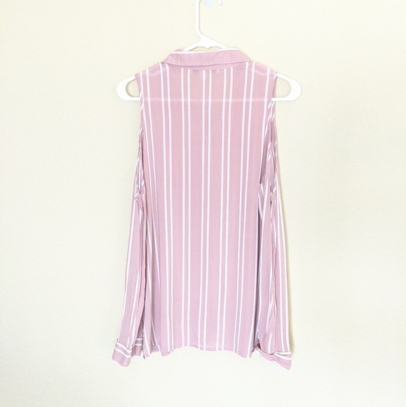 F21 Contemporary Button Down - Picture 2 of 8